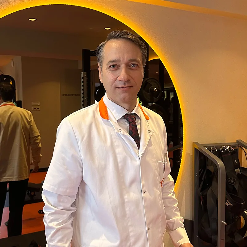 Dr. Alexandru Nițulescu, medic specialist chirurgie spinală și ortopedie la Arcomed Medical Center
